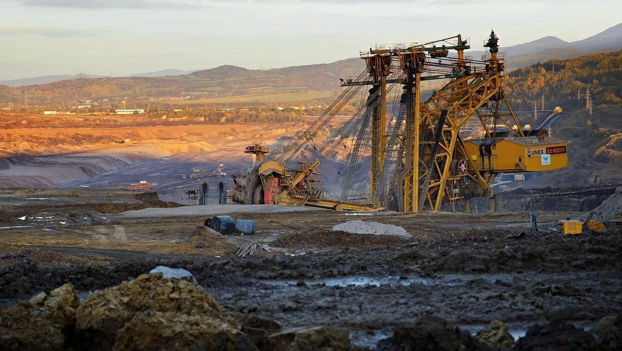 South Africa's coal dependency puts economy at risk: report