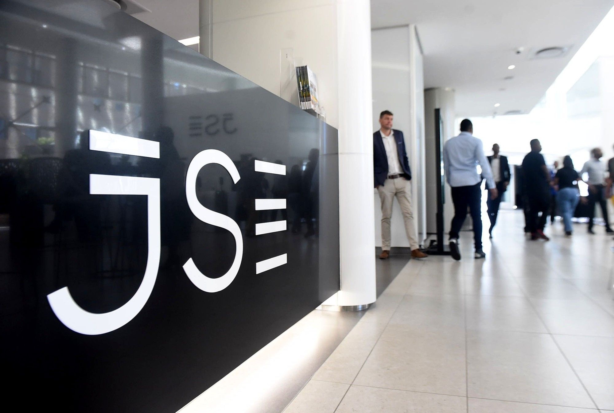 SA fund managers shift focus to local equities while wary of economic challenges