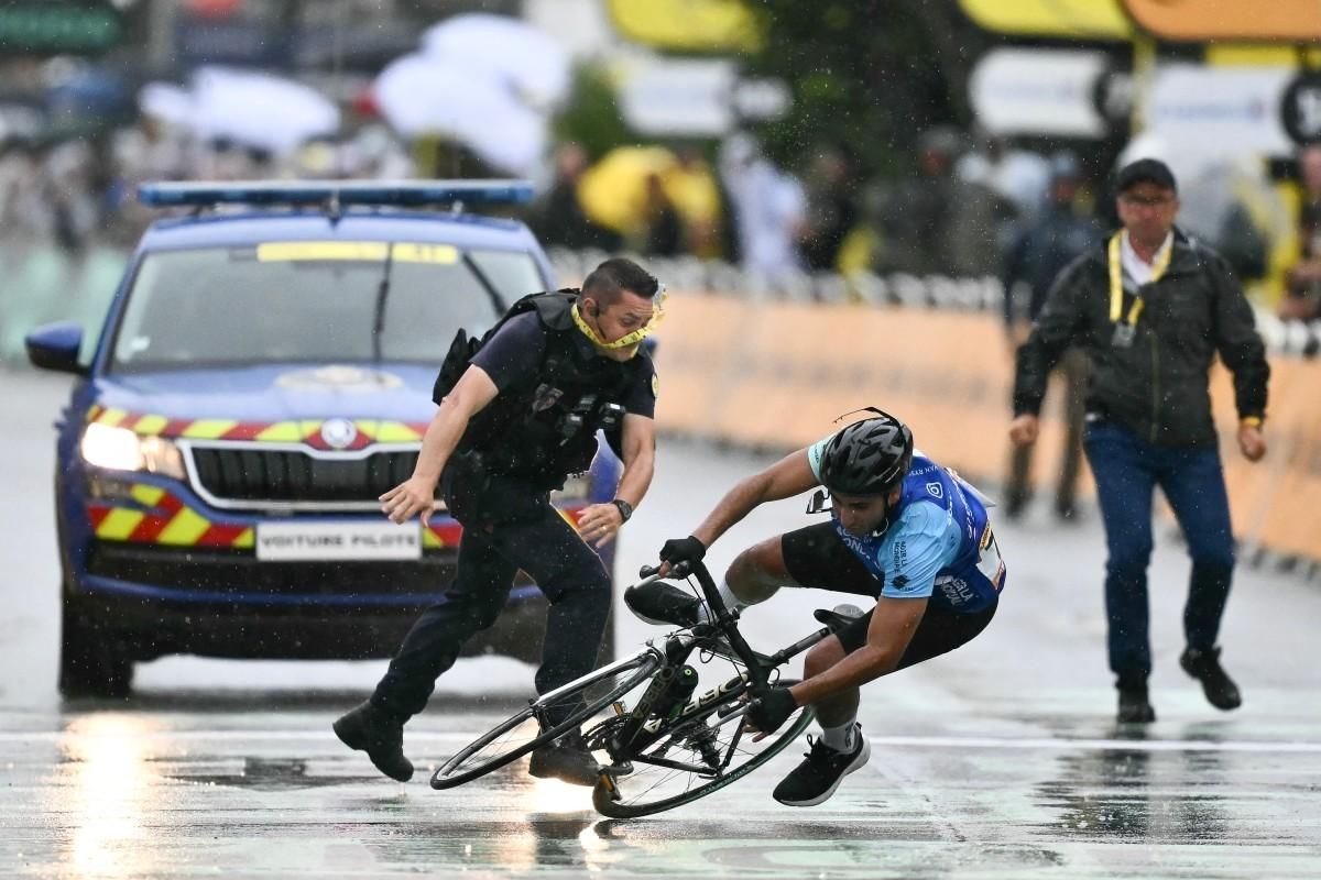 Jonathan Milan triumphs in chaotic sprint as Tour de France heads to the Alps