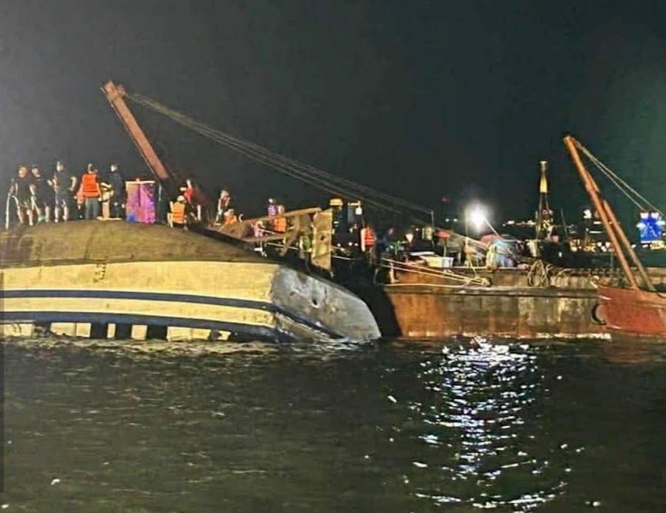 Boy survives Ha Long Bay boat tragedy by sheltering in air pocket