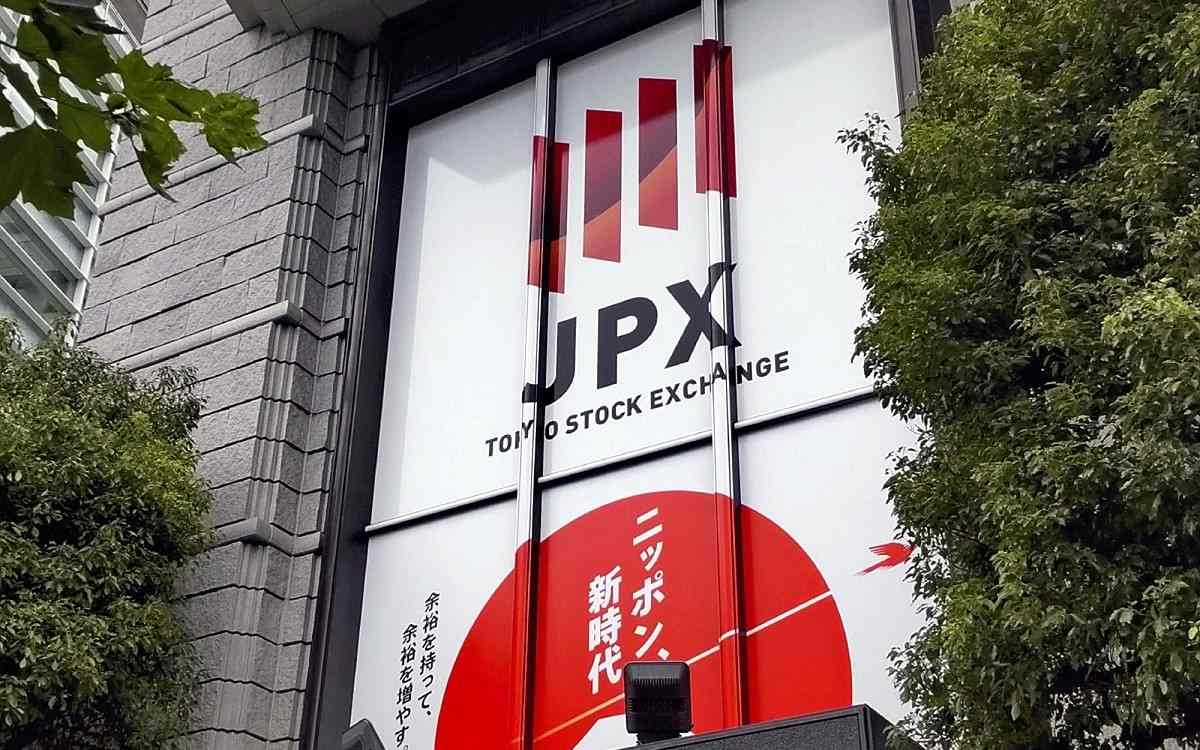 Japan's Nikkei Stock Average Ends at 6-Month High, Tracking Wall Street Rally