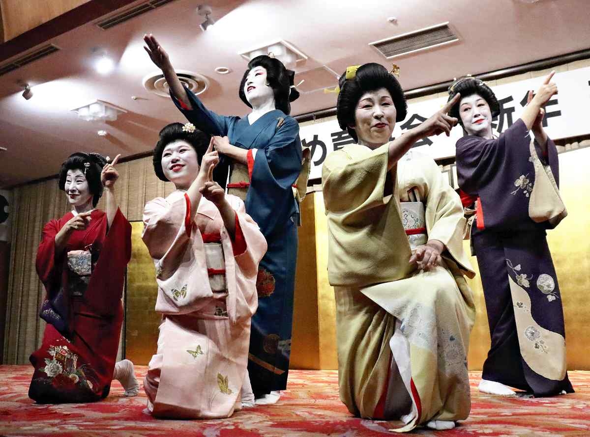 Geigi Tradition Regains Glamor in Shizuoka Pref. Spa Town; Support Organization Helps Performers Recover from Pandemic Crisis
