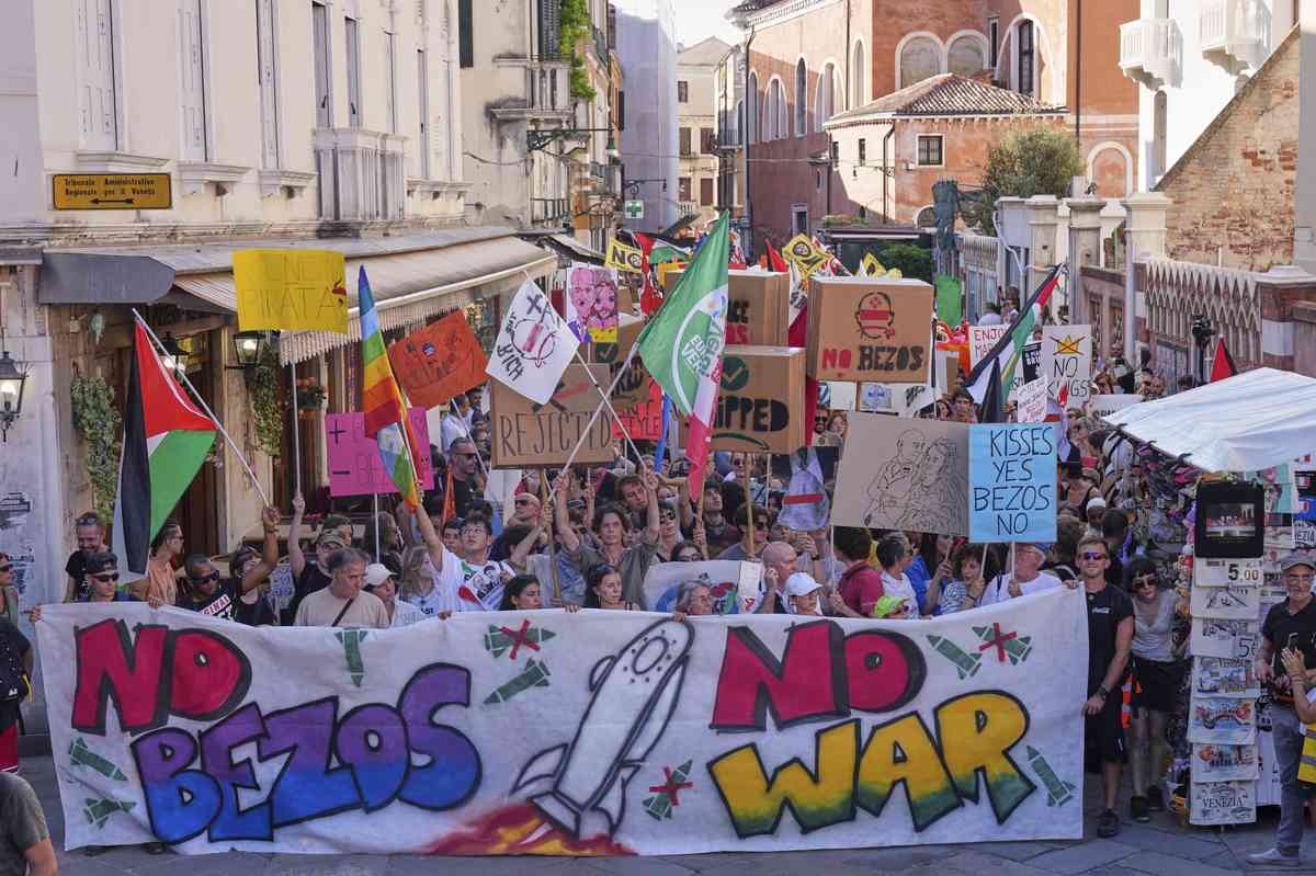 ‘Kisses Yes, Bezos No,' Protesters Say, as Bezos Wedding Bonanza Stirs Controversy in Venice
