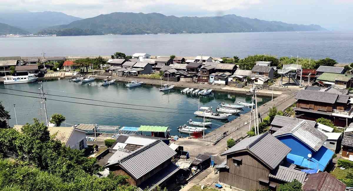 Tokushima: British Man to Open Guesthouse in Nostalgic Port Village in Tokushima; Tebajima Island Has Charms of Quaint Fishing Village
