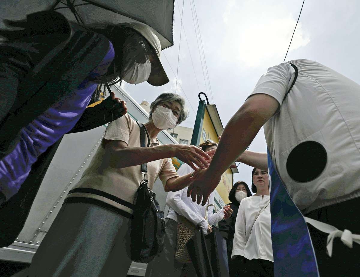 Tokyo Assembly Election Candidates Make Last Appeals to Voters on Final Campaign Day in Sweltering Heat