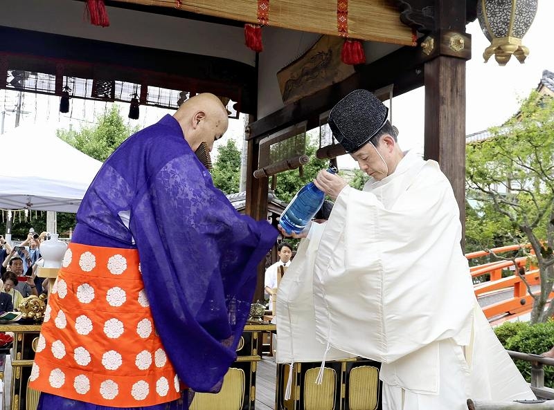 Kyoto Gion Festival: Temple, Shrine Exchange Holy Water to Banish Plagues