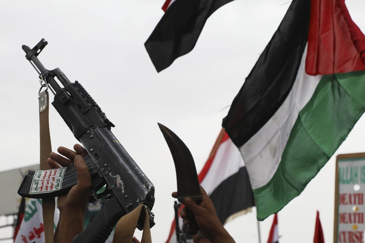 Israel Launches Airstrikes Targeting Yemen's Houthi Rebels, and Houthis Launch Missile at Israel
