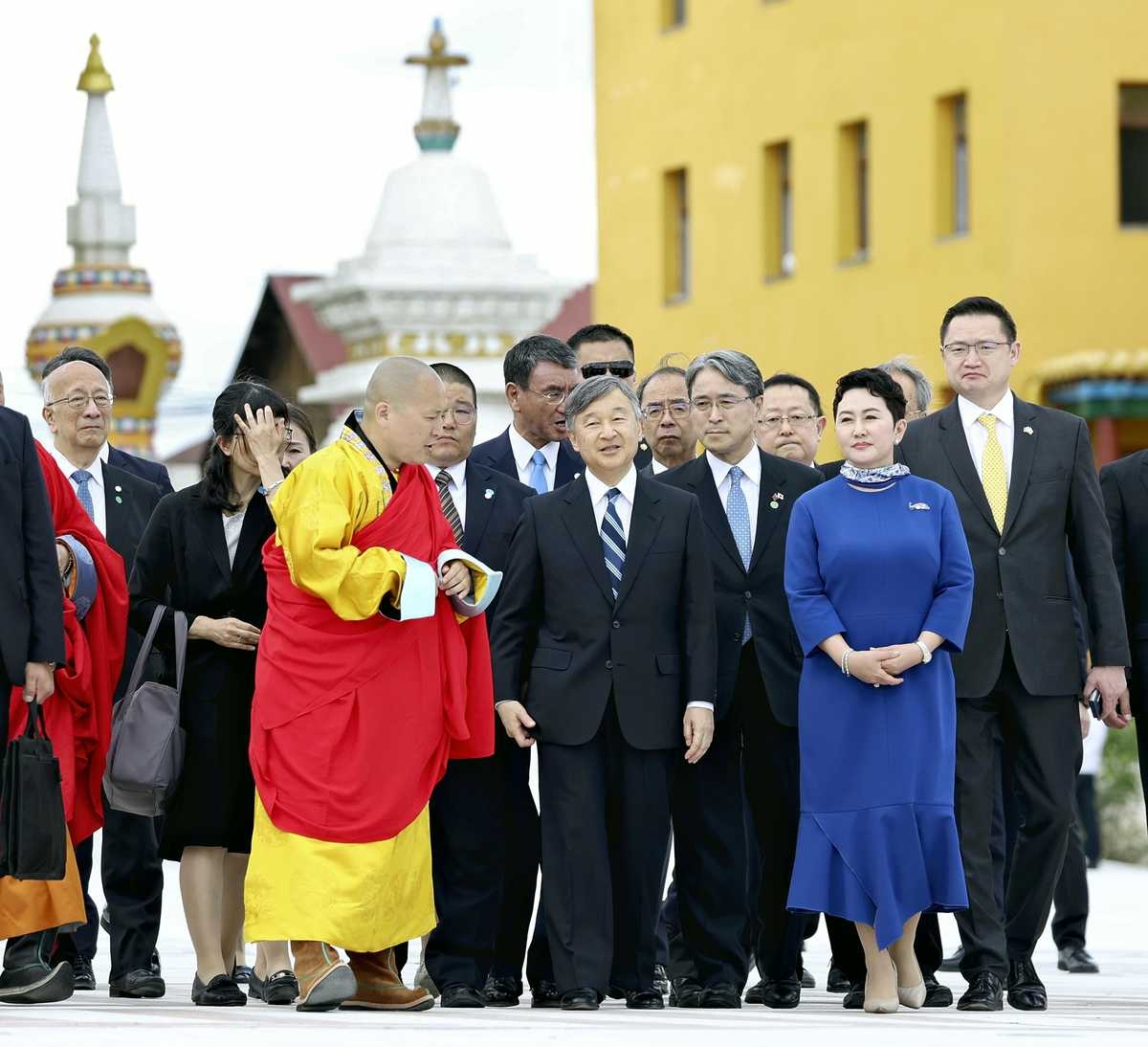 Japan Emperor Visits Center of Mongolian Buddhism in Ulaanbaatar; High School Students in Mongolia Tell Emperor Their Dreams