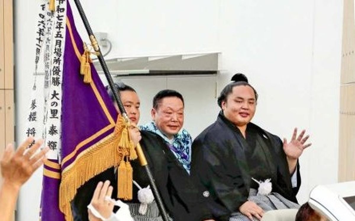 Nagoya Sumo Tournament Winner Kotoshoho Climbs Ladder Following Elder-Brother-Like Kotozakura