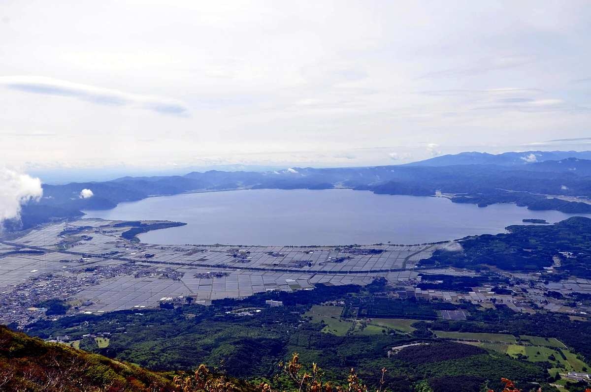 Lake Inawashiro Designated as Ramsar Site; Fukushima Pref. Lake Is Important Tundra Swan Wintering Spot