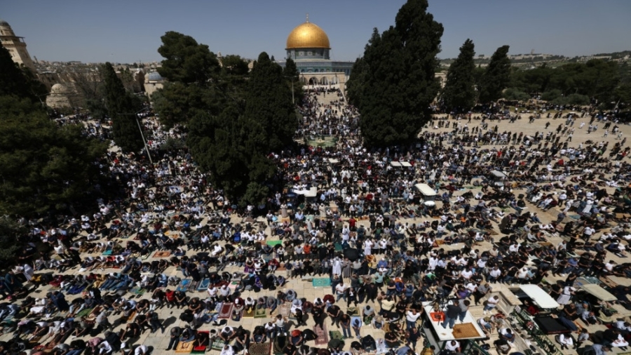 ‎50 ألفا يؤدون صلاة الجمعة في المسجد الأقصى المبارك