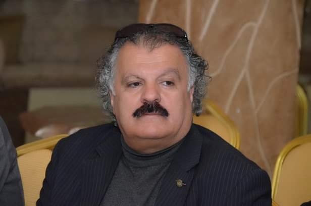 الراتب فوق الشجرة