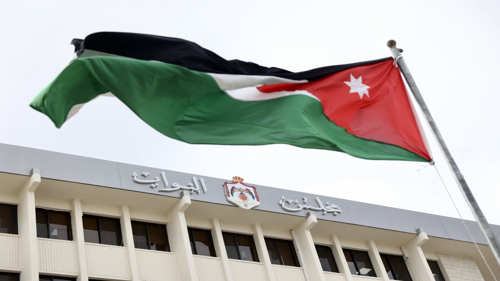 مجلس النواب يقدم دعماً بــ 100 ألف دينار للمنتخب الوطني لكرة القدم