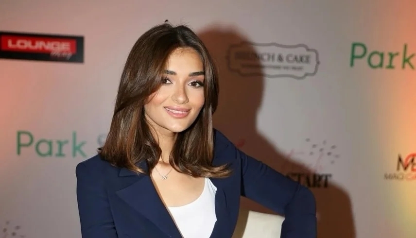 مؤلفة ومخرجة لأول مرة.. ملك زاهر تفاجئ الجمهور بأحدث أعمالها