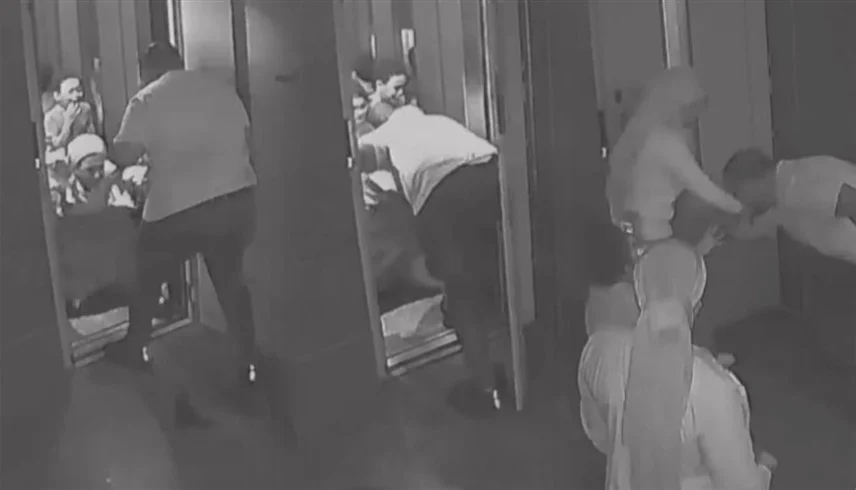 مصر.. فيديو يوثق اعتداء سائق أجرة على سيدة أمام أطفالها
