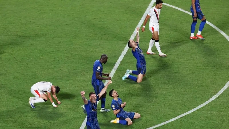 الإنجليز: الهلال "مزَّق" سيتي "الهش" وأسقط غوارديولا بـ"القاضية"