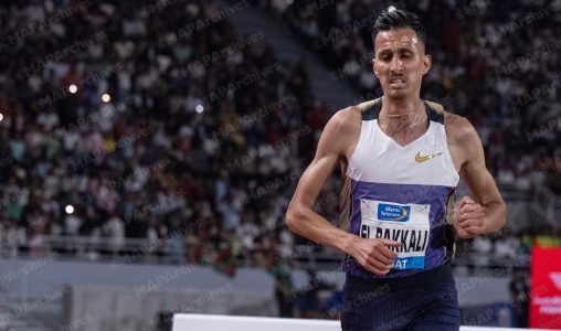 العداء المغربي سفيان البقالي يفوز بسباق 3000 متر موانع بالدوري الماسي