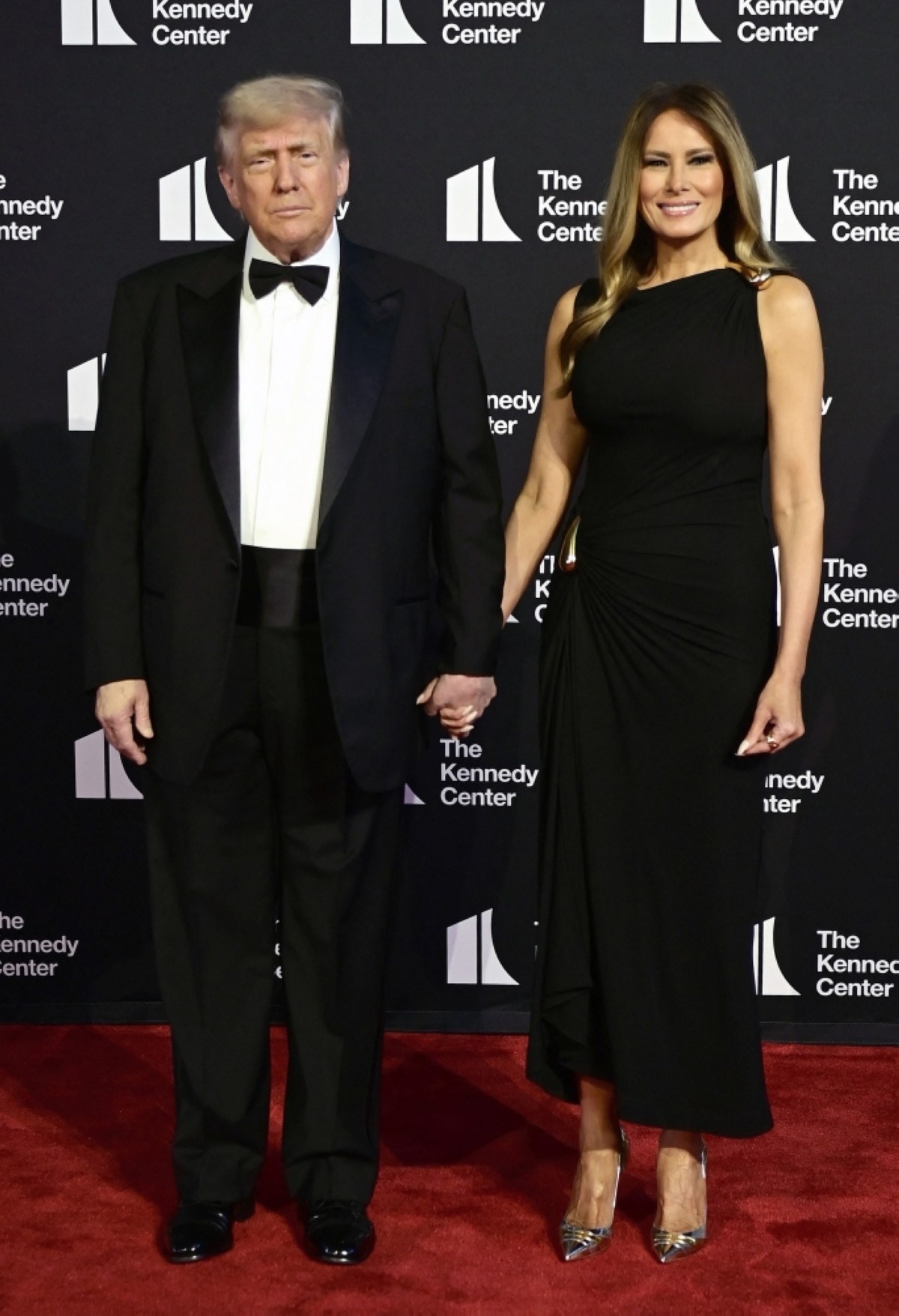 Trump cheered, jeered at ‘Les Miserables' debut
