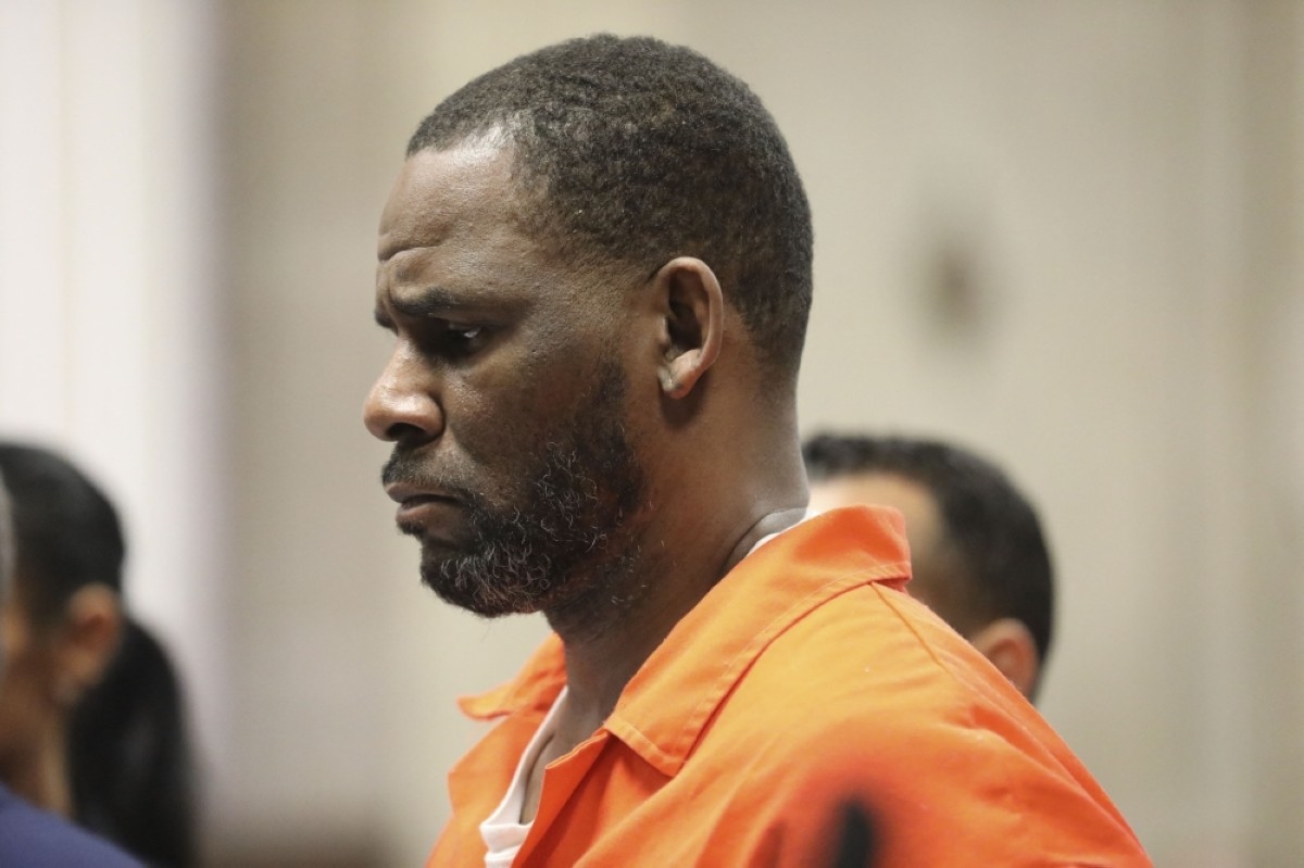 R Kelly lawyers allege he was target of ‘overdose' plot by prison guards