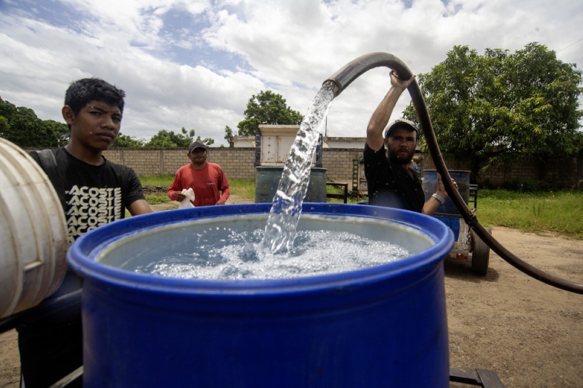 Drilling for water in Venezuela's parched oil town