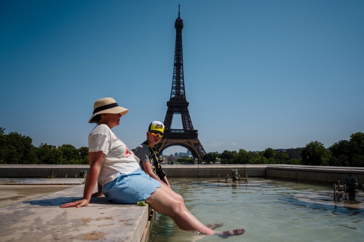Europe swelters in record heatwave