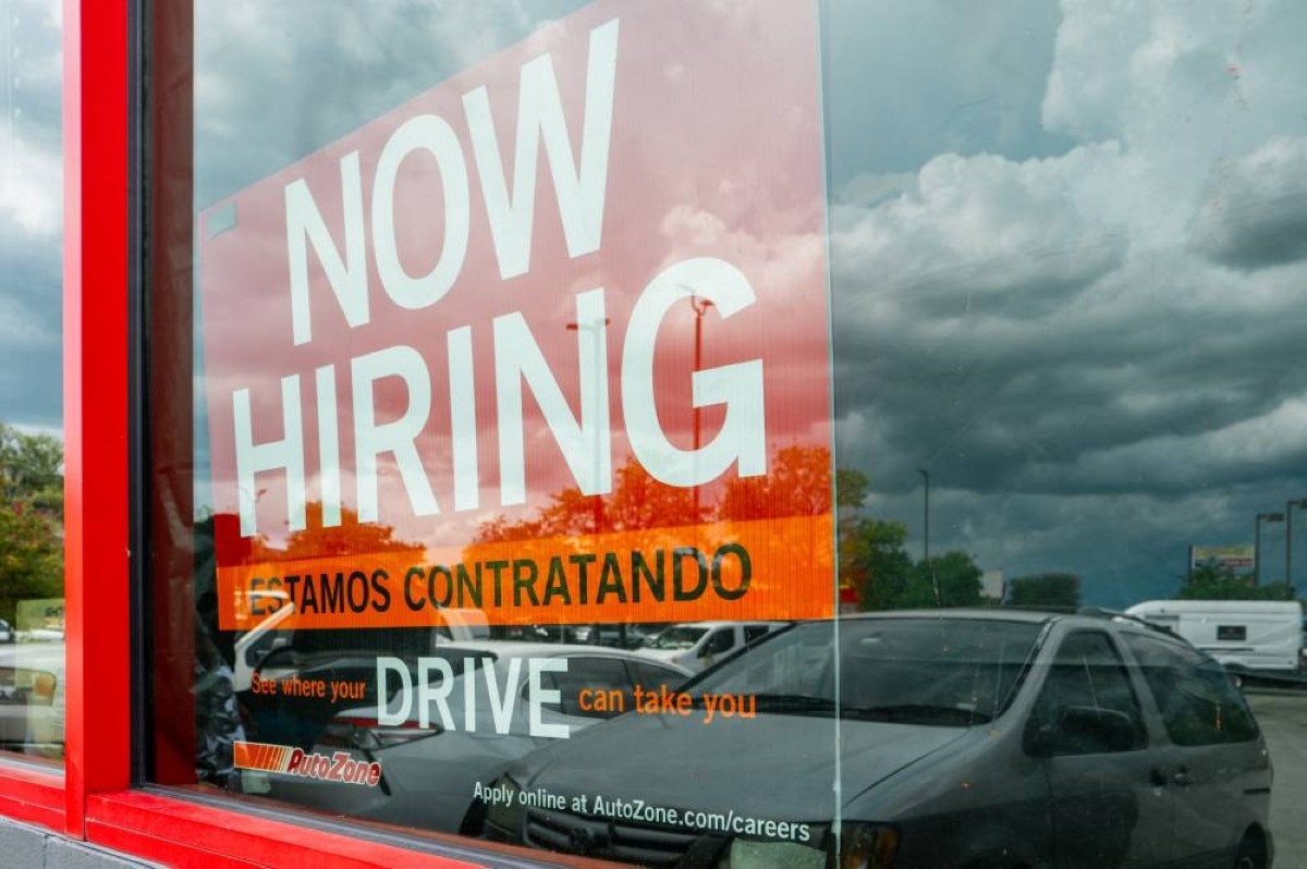 Solid US job growth masks loss of labor market momentum