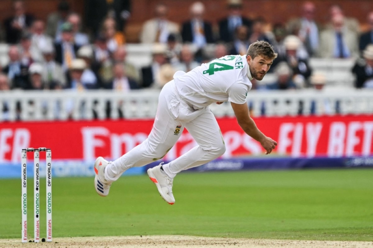 Respect for Lara stops Mulder short of world Test record
