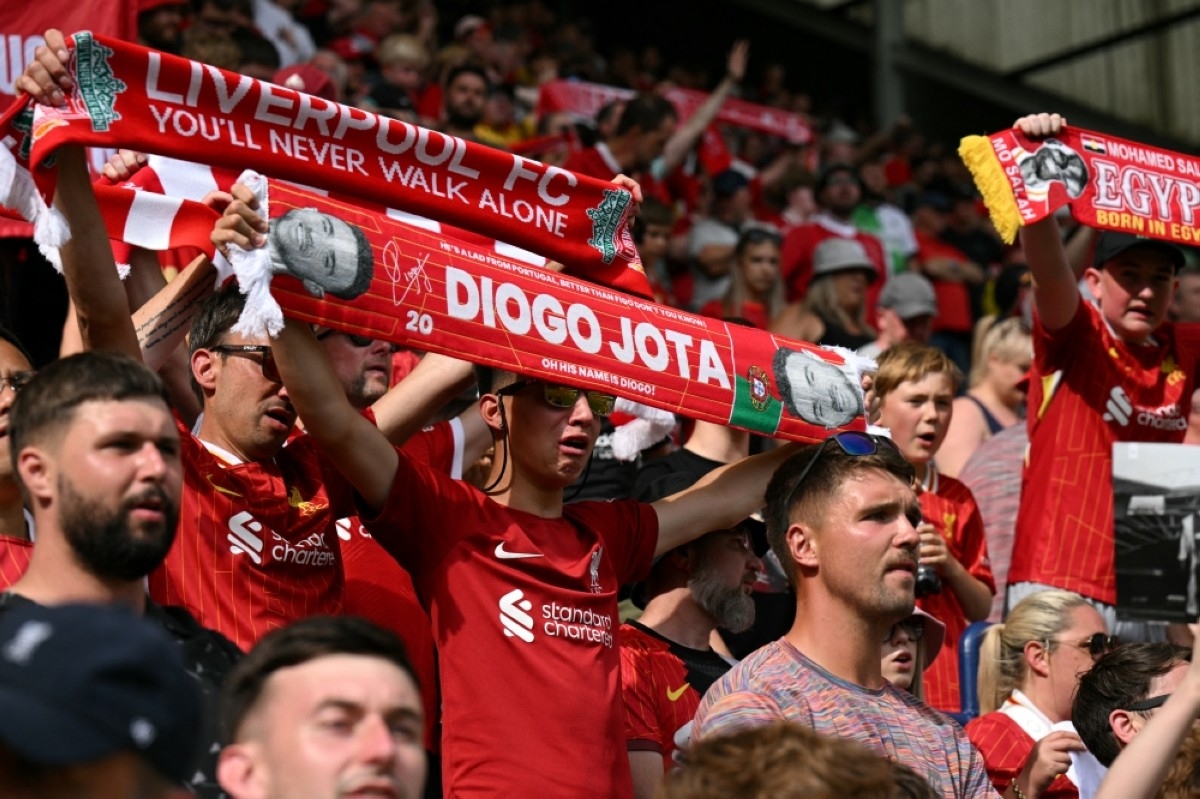 Liverpool players, fans pay tribute to Jota at friendly