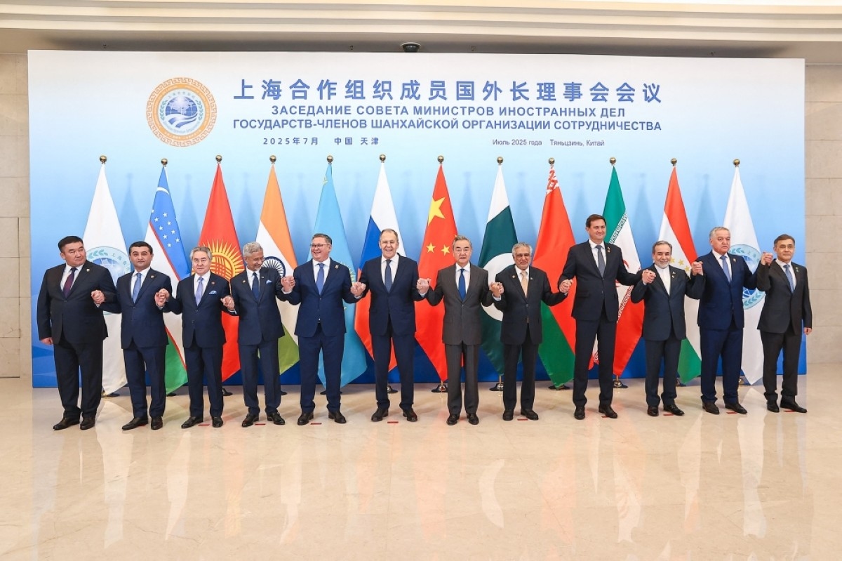 China, Australia talk free trade, seek dialogue