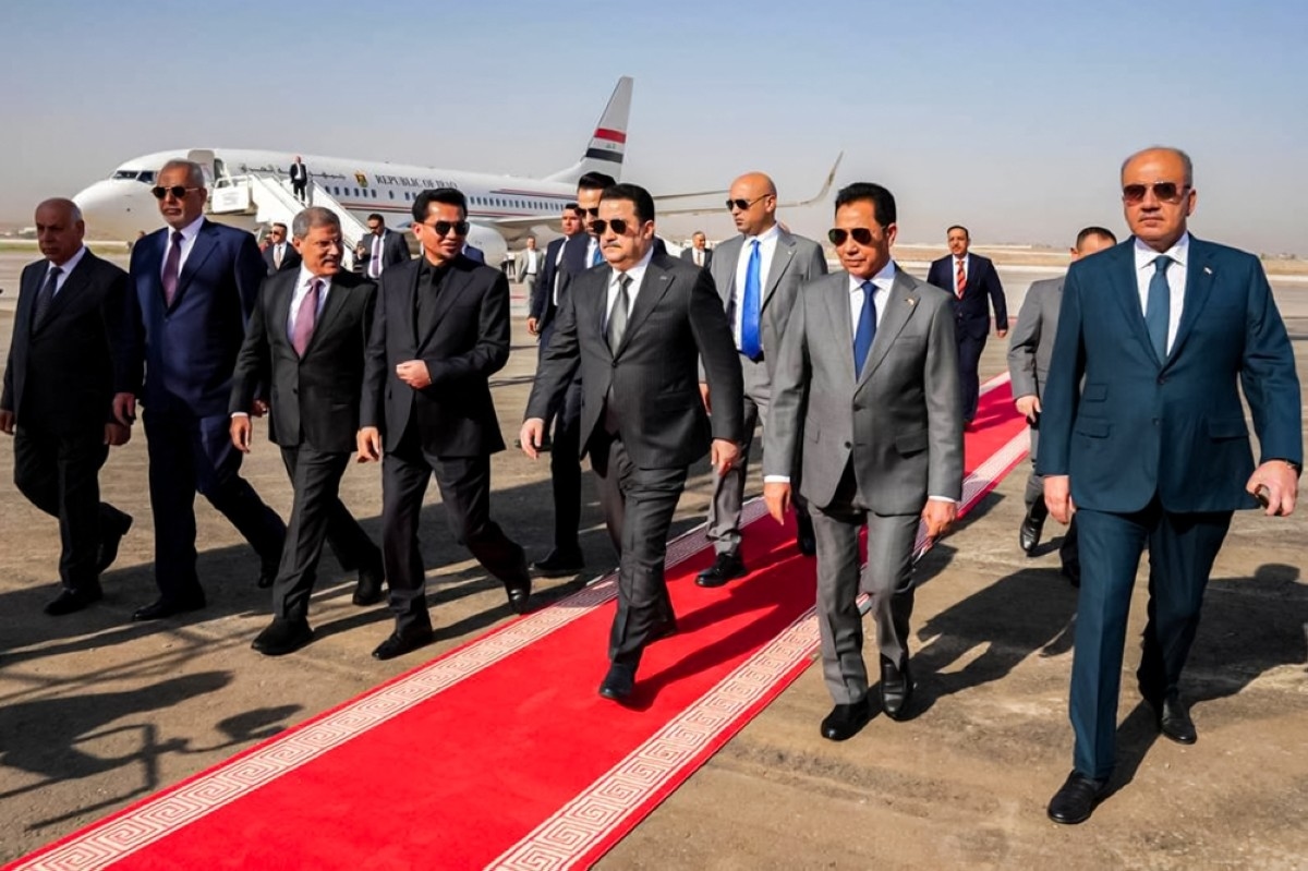 Iraq PM reopens airport in Mosul