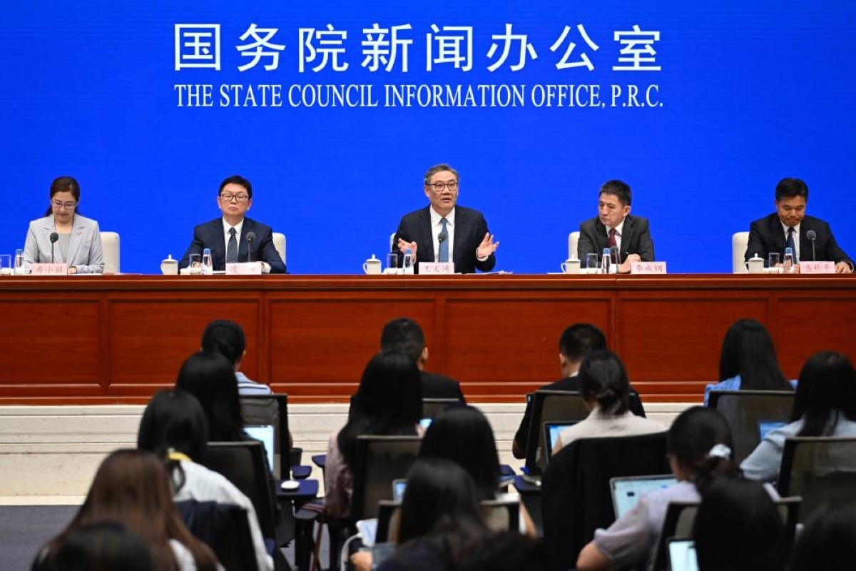 China considers measures to avert economic slump