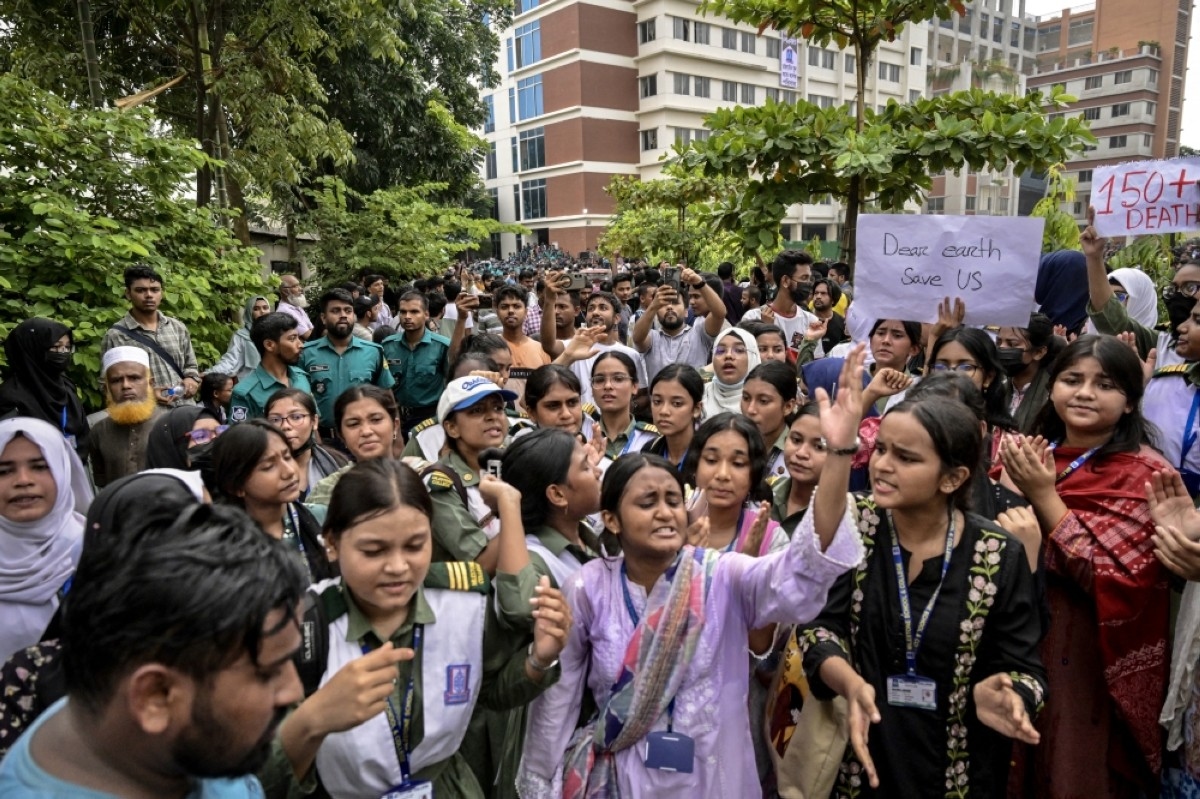 Bangladesh seethes as toll from jet crash at school hits 31