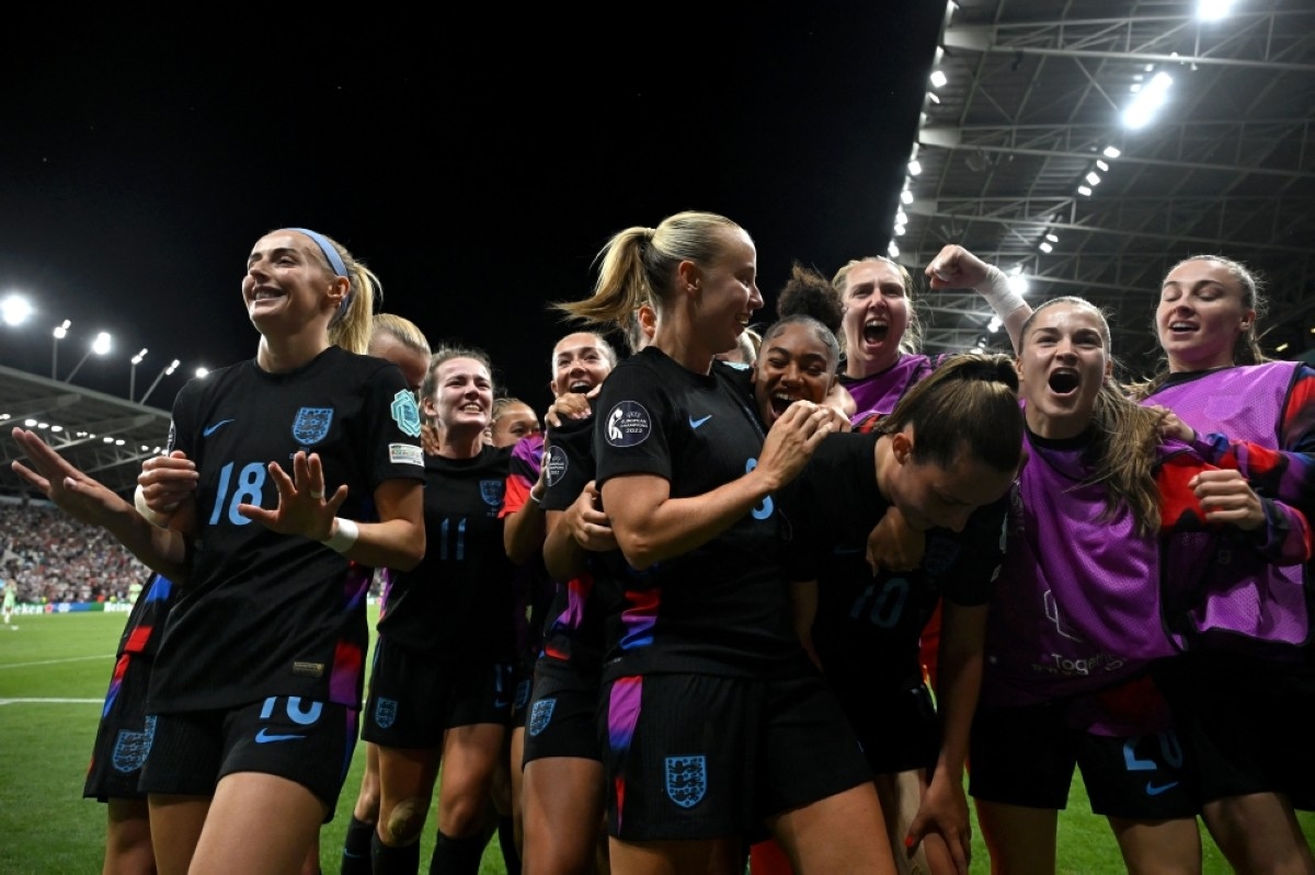 Late drama takes England into Women's Euro 2025 final