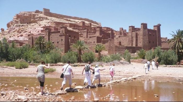 من ورزازات إيمان صابر تدعو إلى تقوية الربط وإقامة مشاريع هيكلية مع مواكبة المستثمرين الخواص