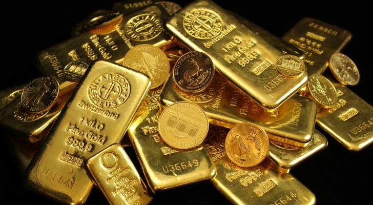 الذهب يتراجع وسط أنباء عن تمديد مهلة الرسوم الجمركية