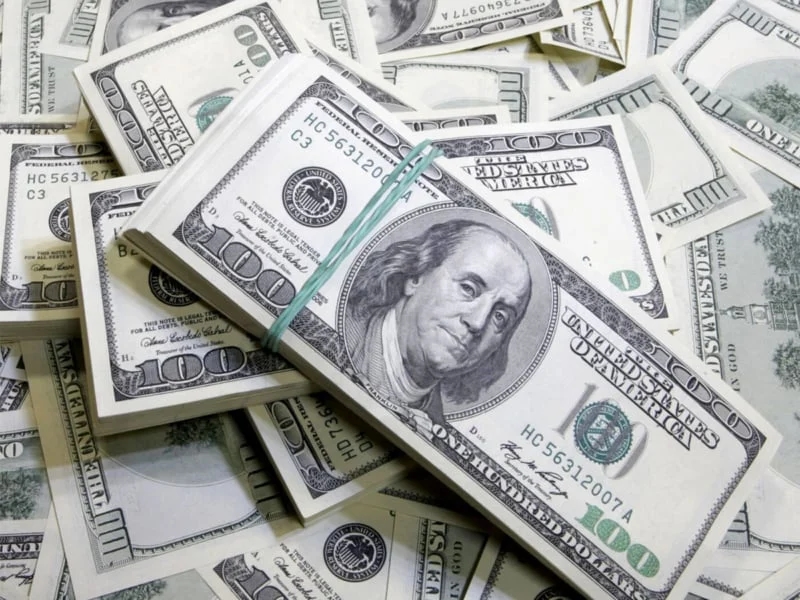 الدولار يسجّل أعلى مستوى في 15 أسبوعا مقابل الين