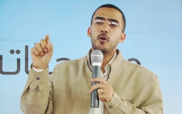 وسائل التواصل تتحول لخيمة عزاء كبيرة في وفاة الشاعر والأديب فؤاد الحميري