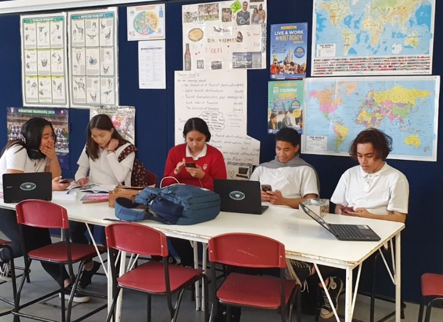 Booster Foundation Supports Provincial High Schools To Access Online Learning Platform