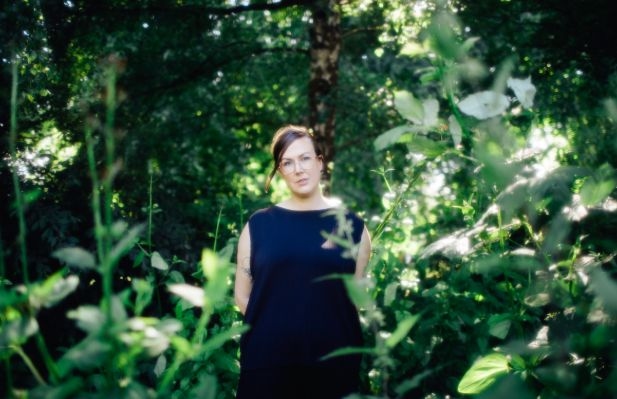 Nadia Reid Releases New Single 'Moment By'