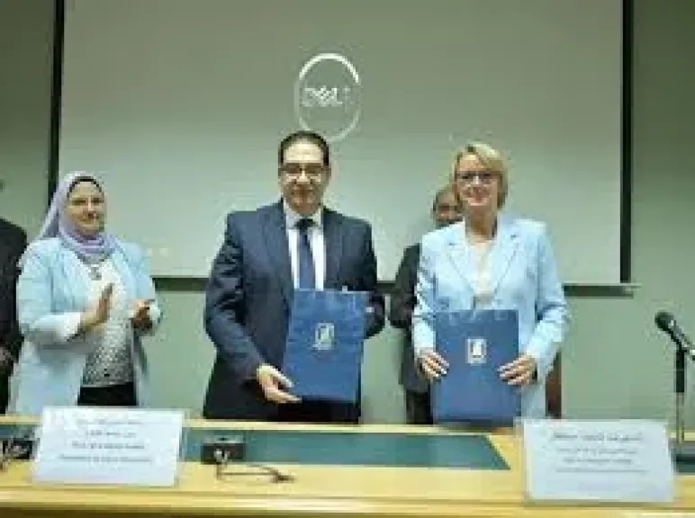 رئيس جامعة القاهرة يوقع مذكرة تفاهم بين المعهد القومى لعلوم الليزر والأكاديمية الأوروبية لأمراض الصوت