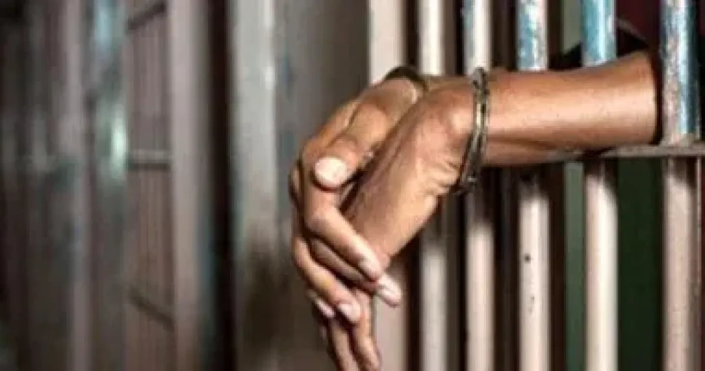 تجديد حبس 3 متهمين بترويج المواد المخدرة بالتجمع 15 يوما