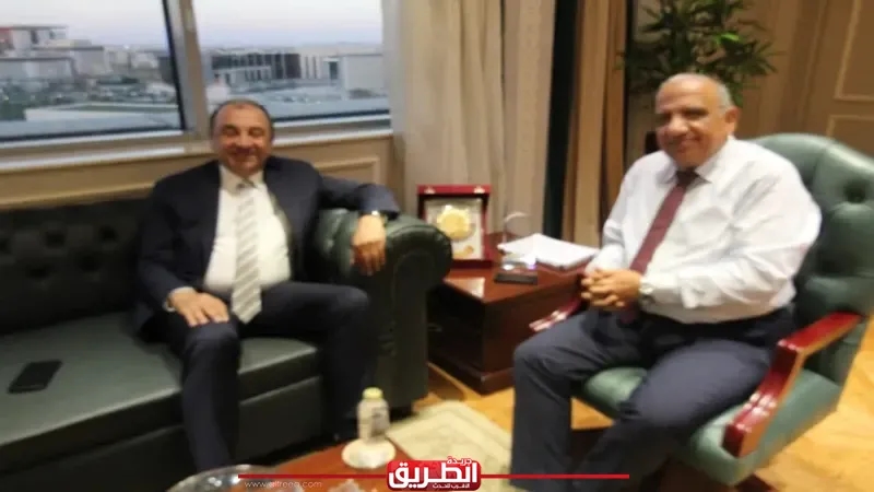 وزيرا الكهرباء وقطاع الأعمال يبحثان التعاون في مجالات تحسين كفاءة الطاقة والاعتماد على الطاقات المتجددة فى الصناعات كثيفة الاستهلاك للكهرباء
