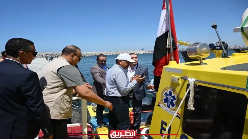 رئيس الوزراء يشهد دخول أول لنش إسعاف بحري الخدمة بالمحافظة