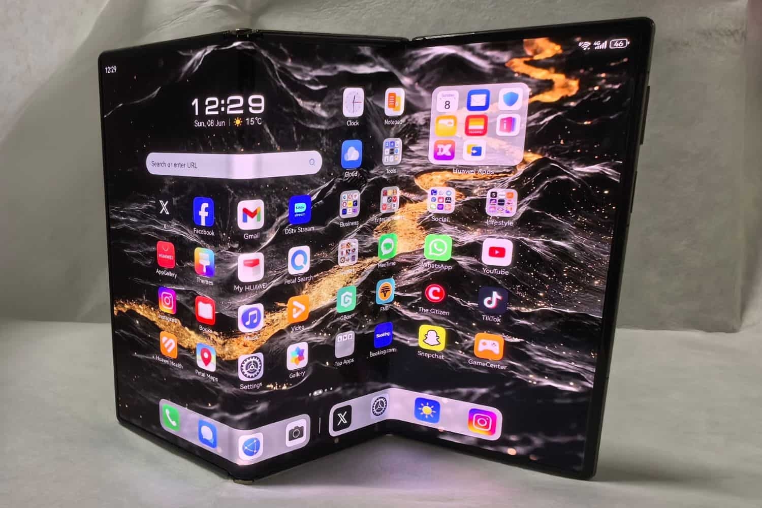 [REVIEW] Huawei Mate XT: No trifold gimmick, but it's pricey