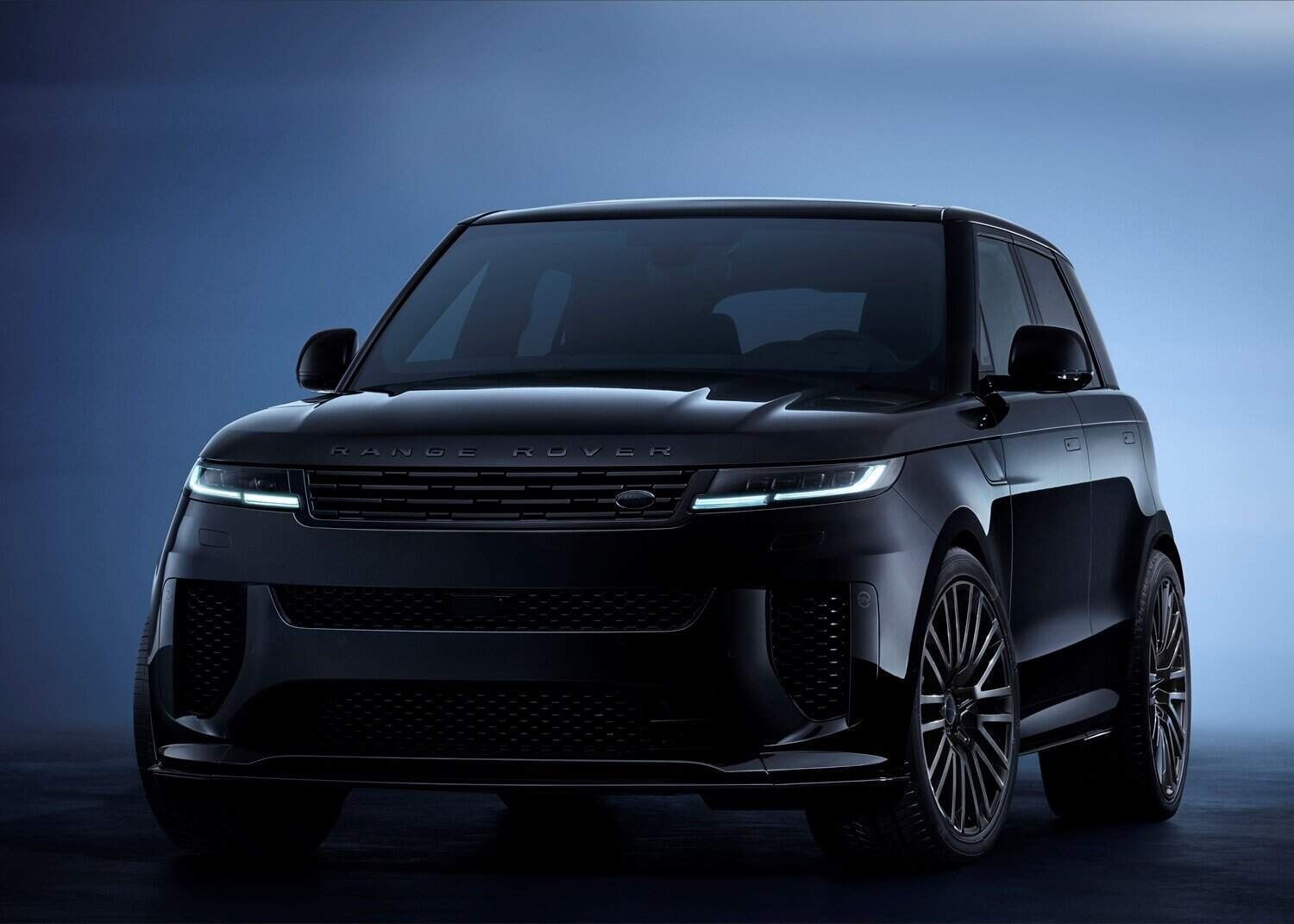 Range Rover Sport SV accepts new tailored Black Edition attire