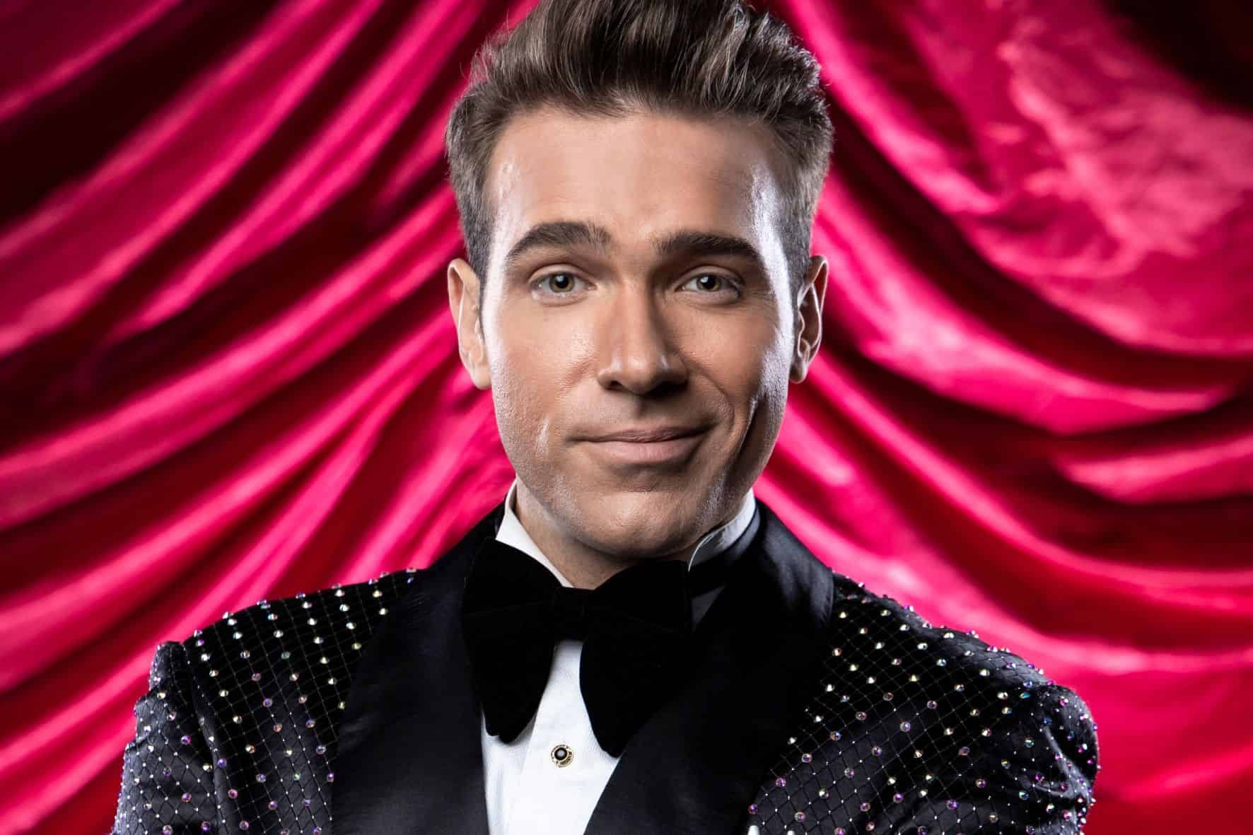 Jonathan Roxmouth's going Broadway