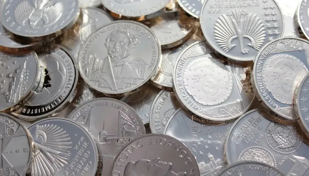الملاذ الآمن: الجنيه الفضة يحل محل الذهب بالأسواق المصرية كهدايا مع ارتفاع الأسعار