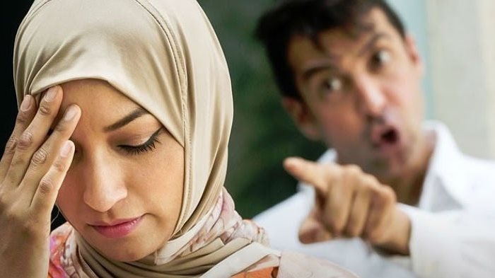 هل يجوز طاعة الزوج فى مقاطعة الأخ والأهل ؟