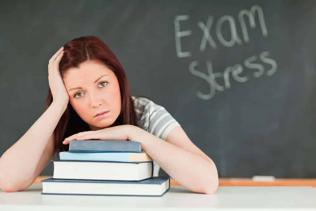 لطلاب الثانوية العامة.. أغذية تقلل التوتر النفسي وأخرى تُفاقمه
