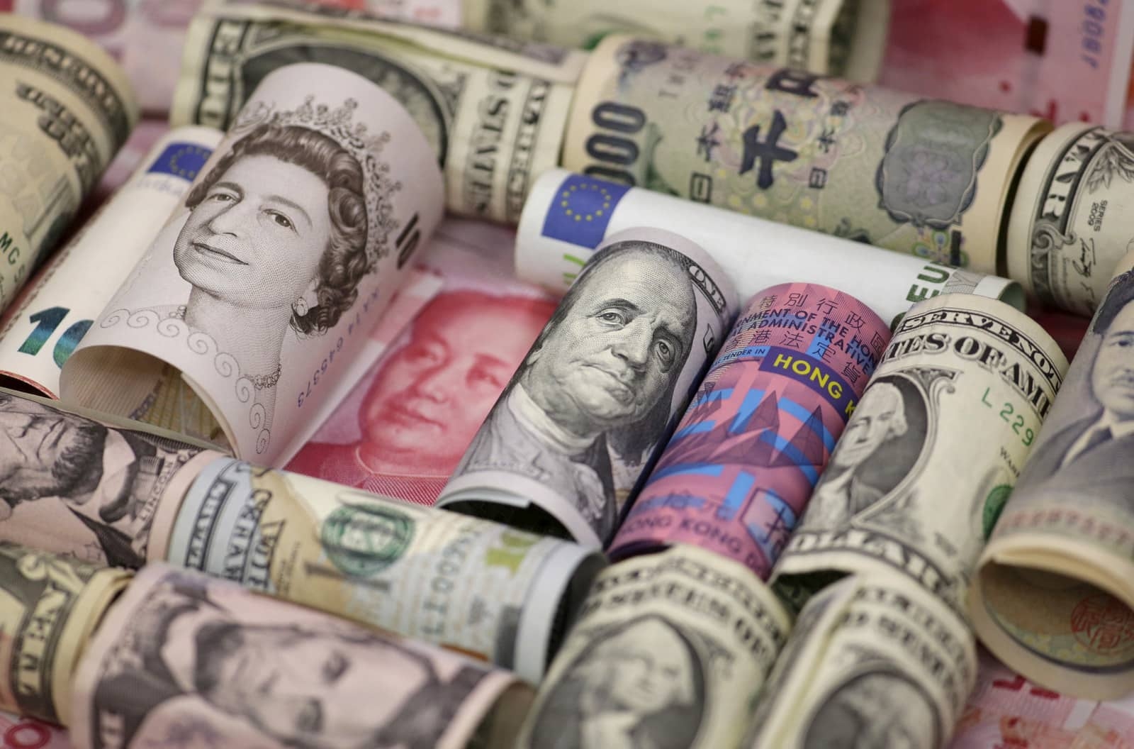 أسعار العملات الأجنبية اليوم في مصر.. انخفاض الدولار وارتفاع اليورو
